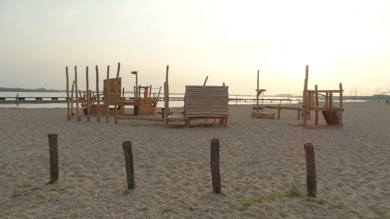 Beach Hotel Oostvoorne Luaran gambar